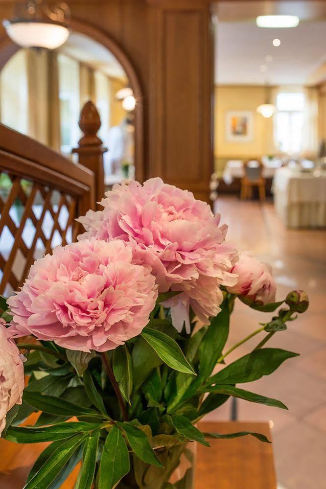 Hotel Wurttemberger Hof Ohringen Bagian luar foto